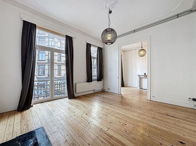 Antoine Dansaert wijk - Mooi appartement met 1 slaapkamer en mezzanine van +/- 85m² met 2 balkons van +/-3m² gelegen op de 2de verdieping van een gebo