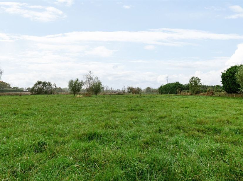 landbouwgrond (9.450m²) biedt tal van mogelijkheden op toplocatie te Kontich! <br />
Ligging: Landelijk en groen gelegen op toplocatie te Kontich nabi