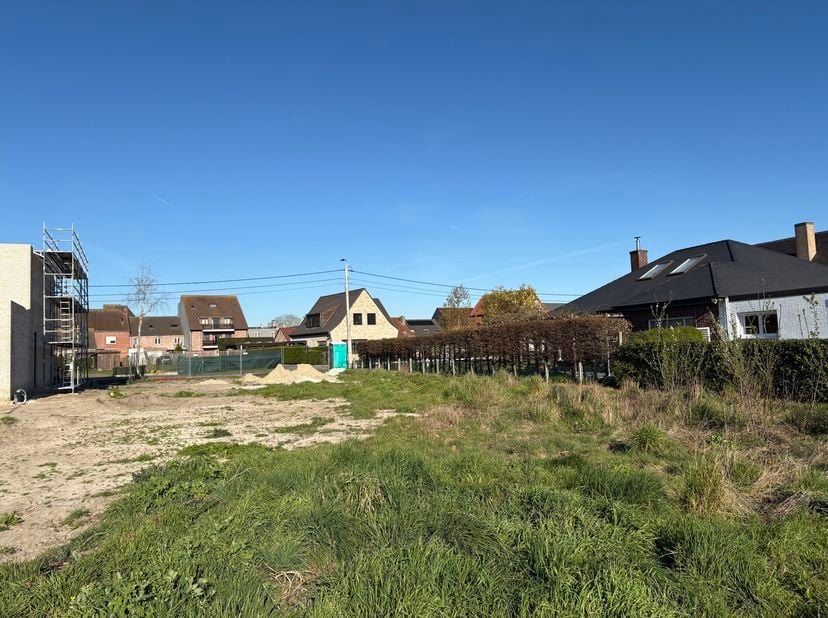 Droomt u van een eigen woning op een rustige, groene locatie? Aan de Molenberg in Maldegem bieden wij een aantrekkelijk perceel bouwgrond voor open be