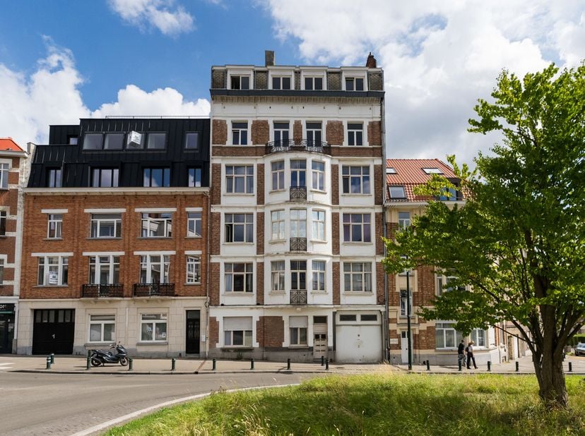 UCCLE/FOREST – Altitude 100 - Parc de Forest / Parc Duden: INVESTERINGSGEBOUW MET 6 APPARTEMENTEN van ± 644 m² (bewoonbaar - bruto volgens EPC) met ee