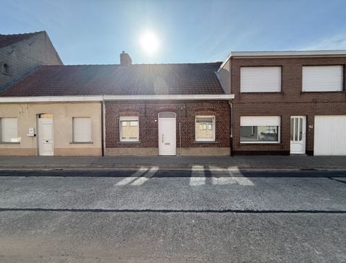                                         Maison deux facades à vendre à Oostrozebeke, € 77.000
