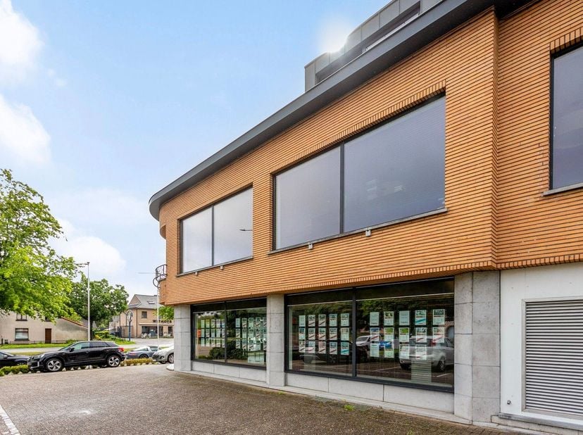 Bien professionnel à vendre
                    à 3600 Genk