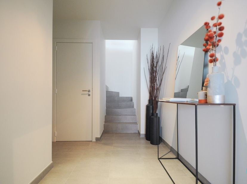 Ruim triplex appartement met een bewoonbare oppervlakte van ca. 135m² (volgens EPB-attest) gelegen in de kleinschalige residentie Boulevard in het cen