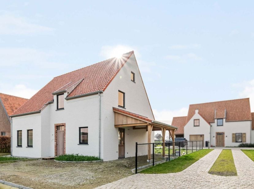 Huis te koop in Diksmuidesteenweg 114,
                    8830 Hooglede