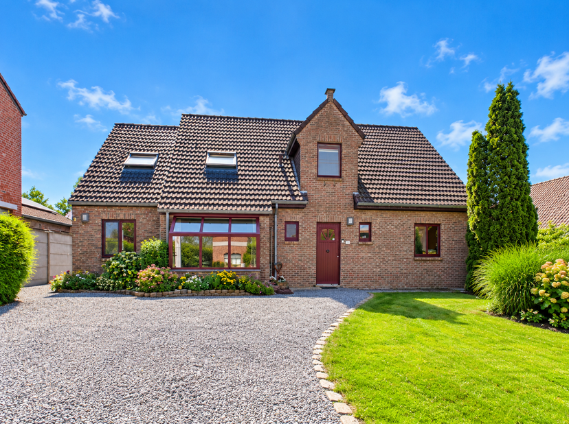 Maison à vendre à ,
                    7620 Guignies