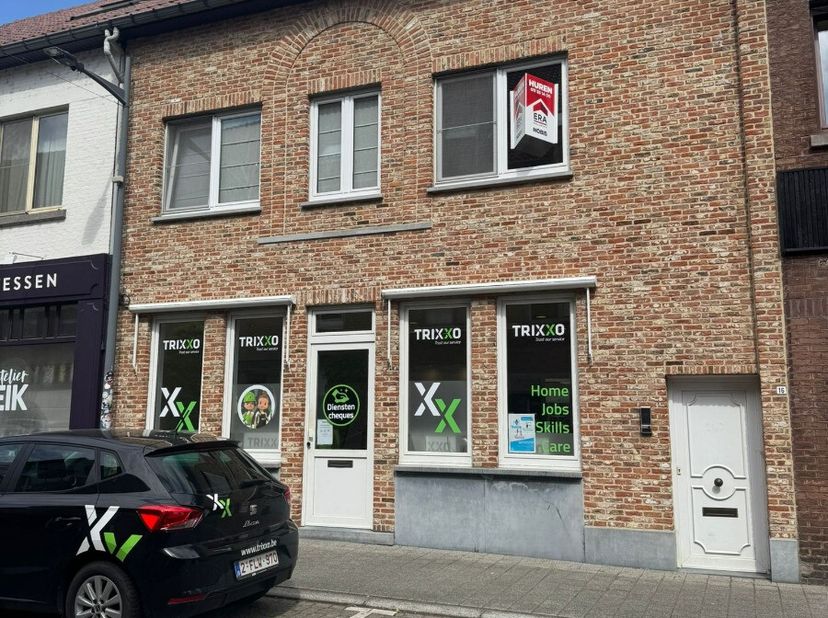 Instapklaar duplexappartement met 3 slaapkamers in het centrum van Herk-de-Stad. Voor meer informatie ga naar: https://www.era.be/nl/te-huur/herk-de-s