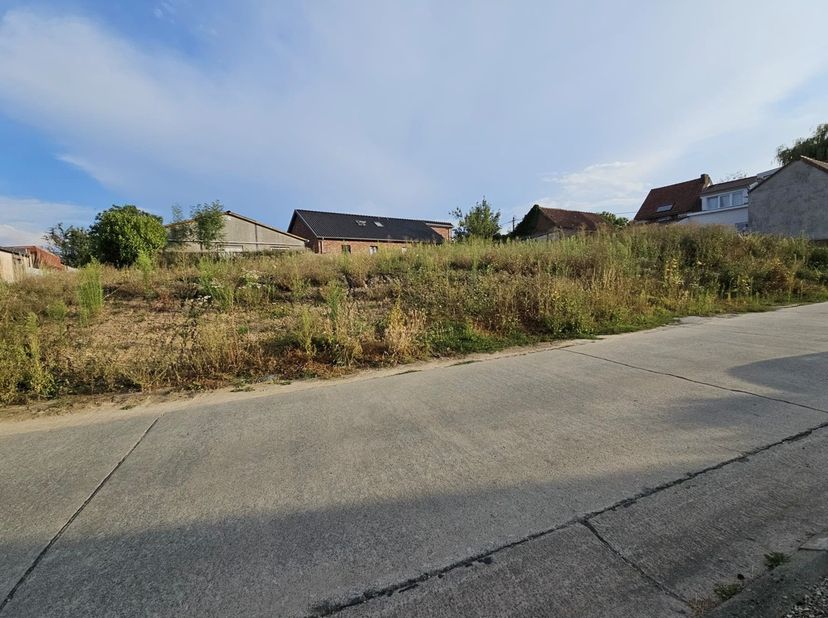 Deze zuidelijk georiënteerde bouwgrond met een oppervlakte van 339m² is gelegen nabij de Bosberg te Galmaarden - &amp;gt; mooie, landelijke en rustige loc
