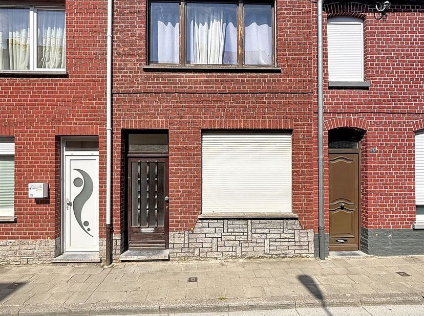 Située en plein centre-ville de Mouscron, à deux pas du parc, cette maison bénéficie d'un emplacement idéal à proximité immédiate des commerces, des é