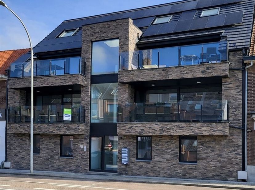 Prachtig luxueus appartement met terras, ondergrondse garage en hoogwaardige technieken op topligging nabij het centrum van Genk.<br />
Dit stijlvolle