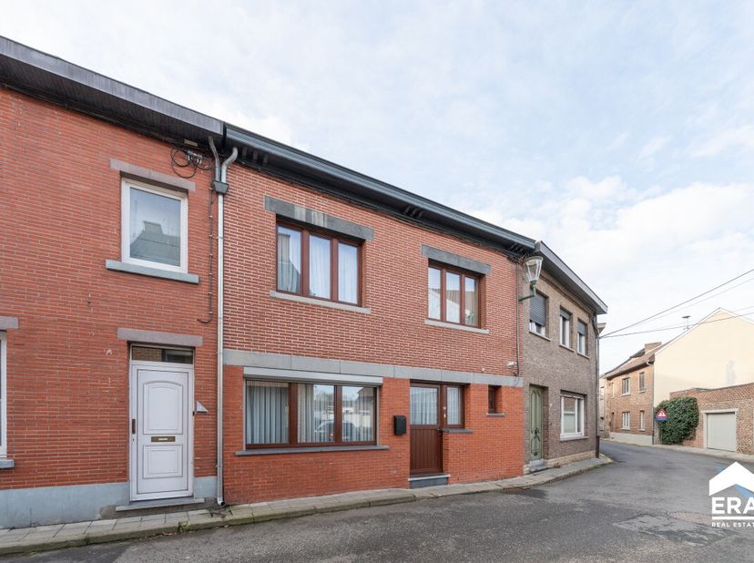 Te koop: energiezuinig gesloten huis in het centrum van Zoutleeuw, op een rustige locatie en toch overal dichtbij. Deze woning, volledig gerenoveerd i