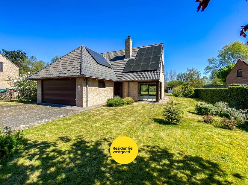 Alleenstaande woning (type villa) gelegen op een terrein van maar liefst 1082m² grenzend aan het prachtige natuurreservaat Hannecartbos. De villa ligt