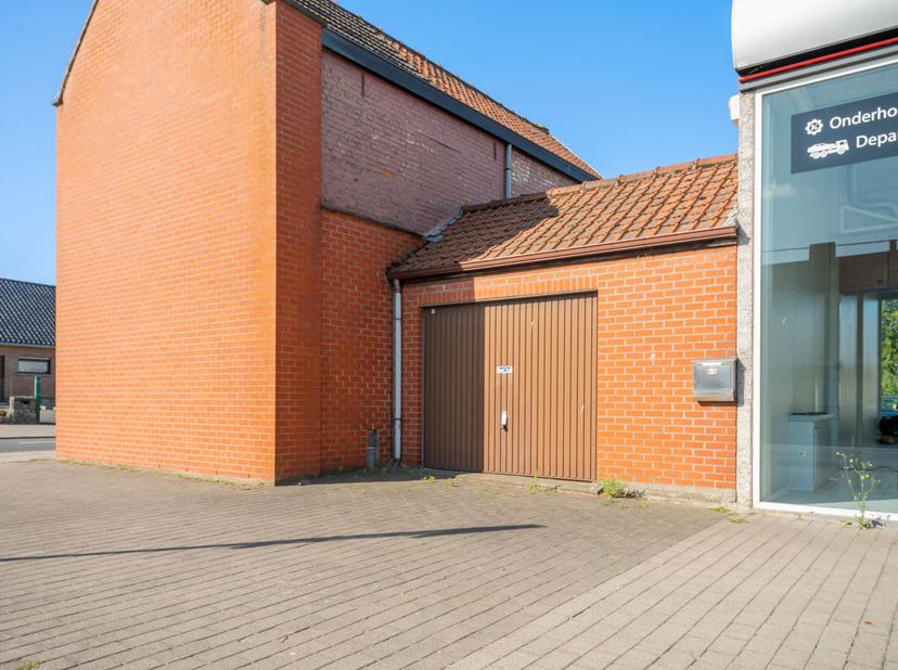 Grote garage in Rekkem te koop!<br />
Voor meer info bel Fries op 0476 50 94 63