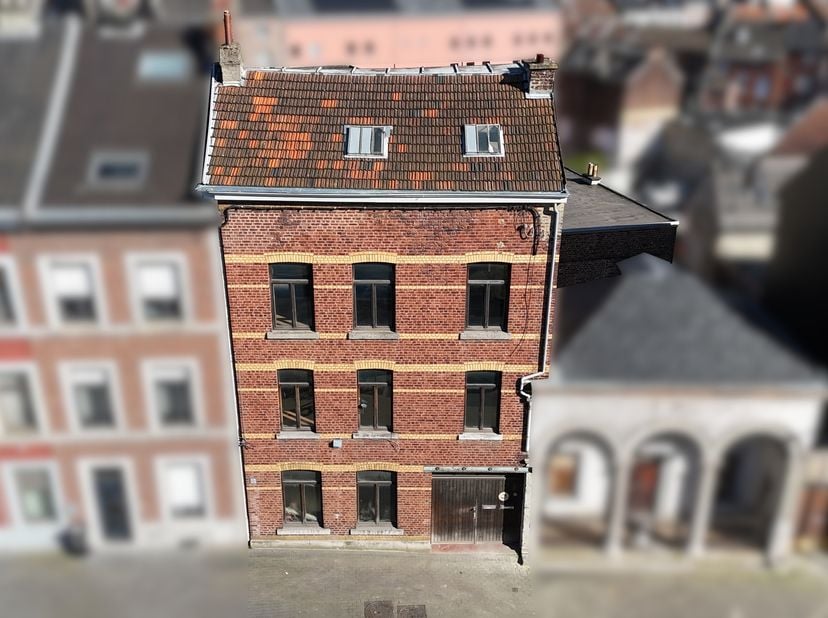 L'immobilière Hupperts vous propose ce spacieux immeuble (2 façades) à Dison.<br />
Idéalement situé grâce à sa proximité avec l'autoroute ses nombreu