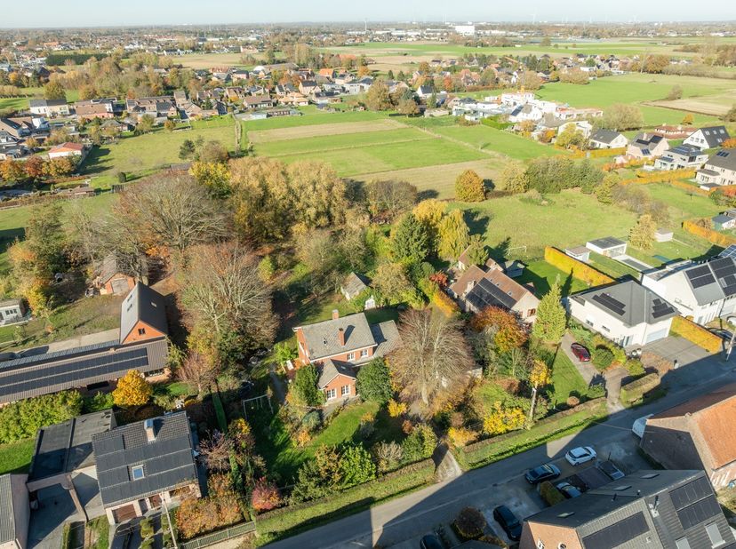 Op een fantastische locatie nabij het centrum van Westrode bevindt zich deze karaktervolle villa met 5 slaapkamers op een perceel van 3908 m².&amp;nbsp;U