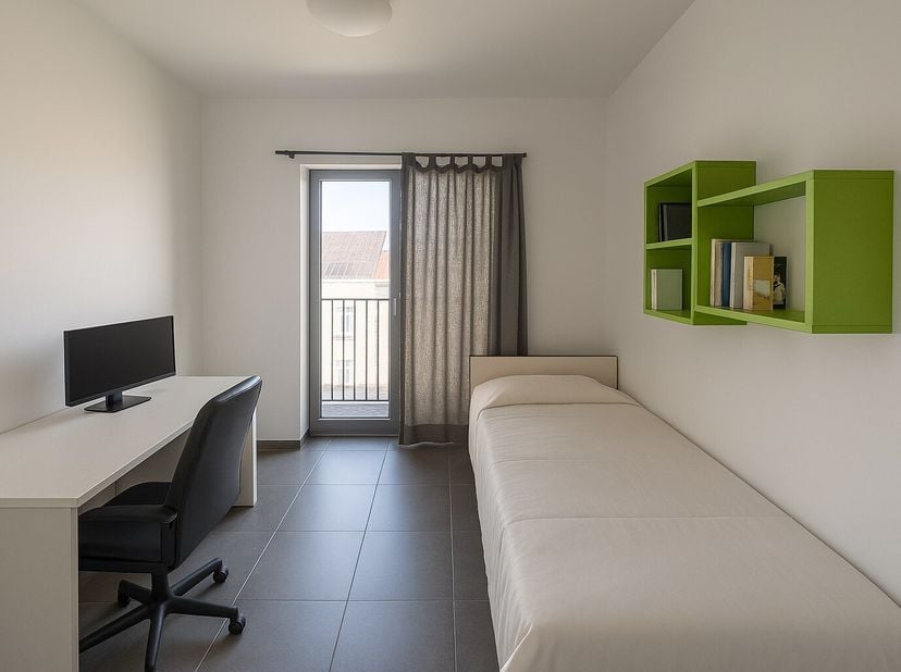 Aux abords de la ville de Bruges se trouve ce récent bâtiment étudiant (2016) avec des chambres d'étudiants modernes. Grâce à la proximité de plusieur
