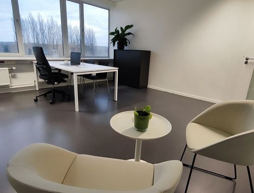                                         Kantoor te huur in Ronse, € 590

