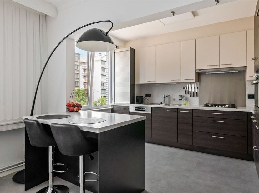 Appartement de 3 chambres prêt à emménager à Merksem !<br />
Vous recherchez un appartement spacieux et moderne dans un quartier calme et verdoyant de