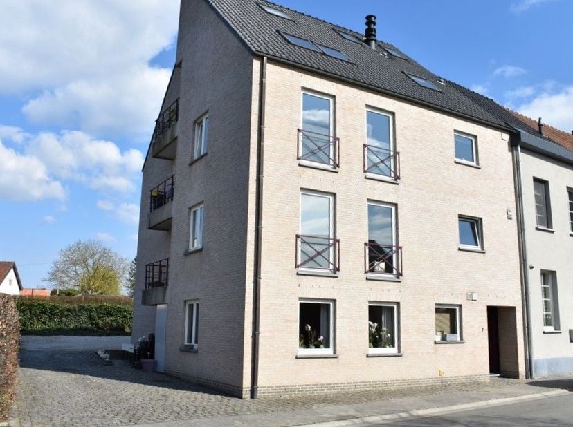 Appartement à louer
                    à 9506 Idegem