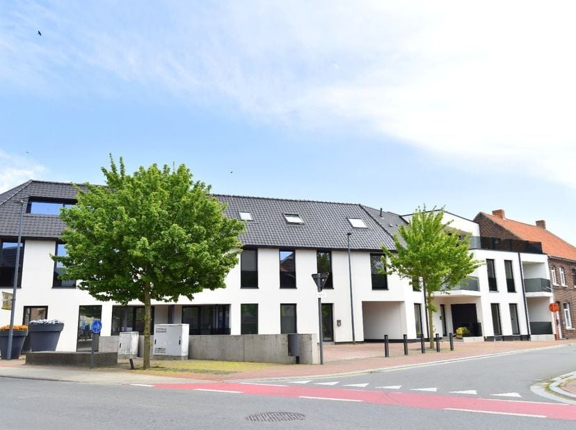Dit nieuwbouwproject te Spiere-Helkijn omvat 5 hoogwaardig afgewerkte appartementen, waar comfort en kwaliteit naadloos samenkomen.<br />
U bevindt zi