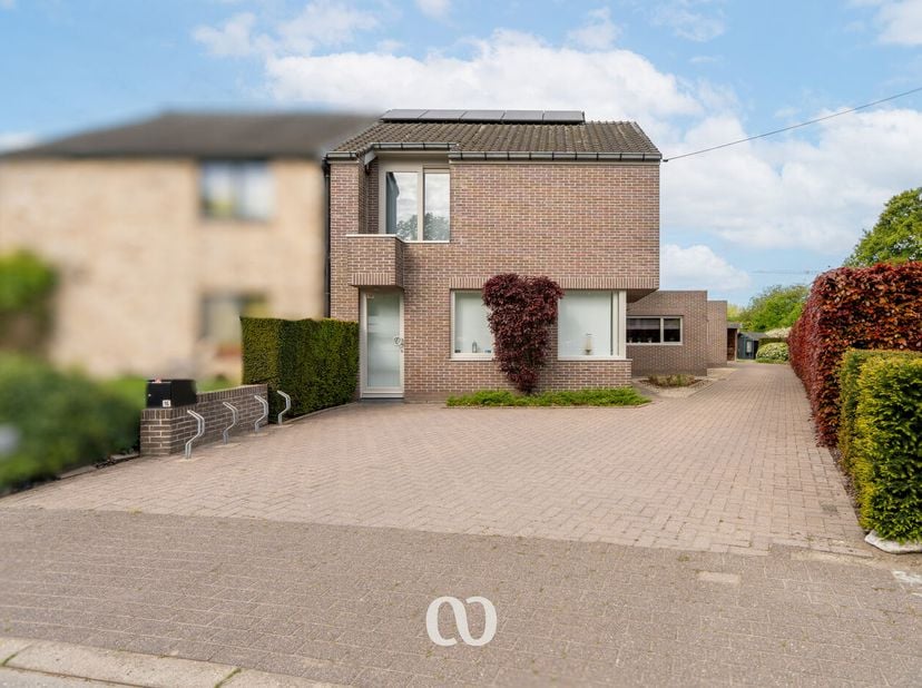 Huis te koop in Carlos Dierickxplein 16,
                    9890 Gavere