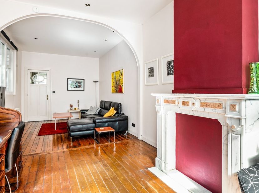 Ligging &amp; Beschrijving<br />
<br />
<br />
De woning is gelegen in de De Leescorfstraat 29 te Borgerhout, in een rustige maar centrale woonomgeving m