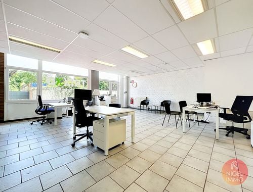                                         Handelszaak te huur in Hermalle-sous-Argenteau, € 1.000
