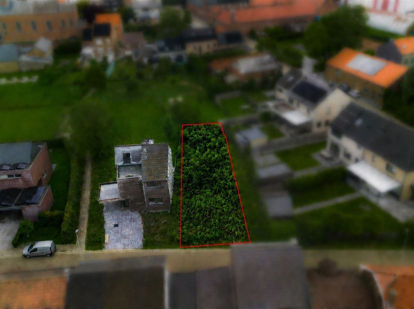 Rustig gelegen bouwgrond van bijna 5 are voor halfopen bebouwing in Gingelom<br />
<br />
Deze bouwgrond voor halfopen bebouwing is gelegen in de Lage