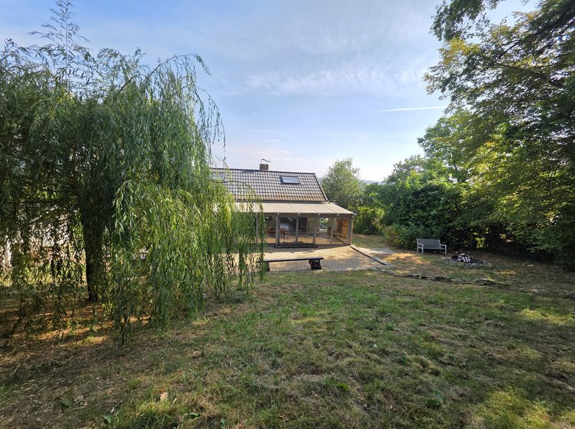 Maison 4 façades avec vue dégagée sur la campagne<br />
Idéale pour une à deux personnes, cette habitation constitue une belle opportunité, que ce soi