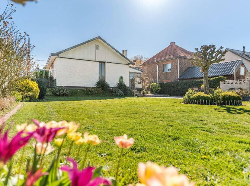 Gezellige woning in Geetbets met grote tuin van in landelijke omgeving. Voor meer info ga naar: https://www.era.be/nl/te-koop/geetbets/huis/woning-op-