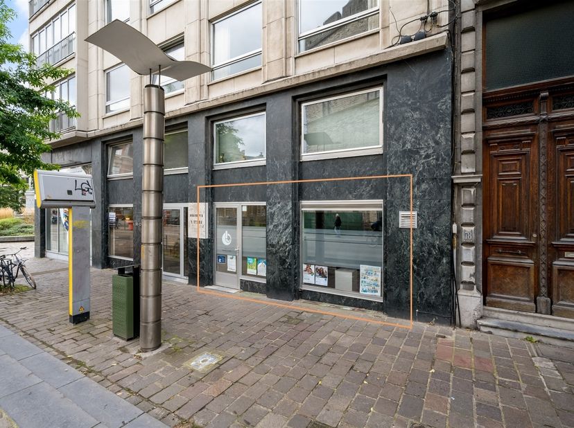 Bien professionnel à vendre
                    à 9000 Gent