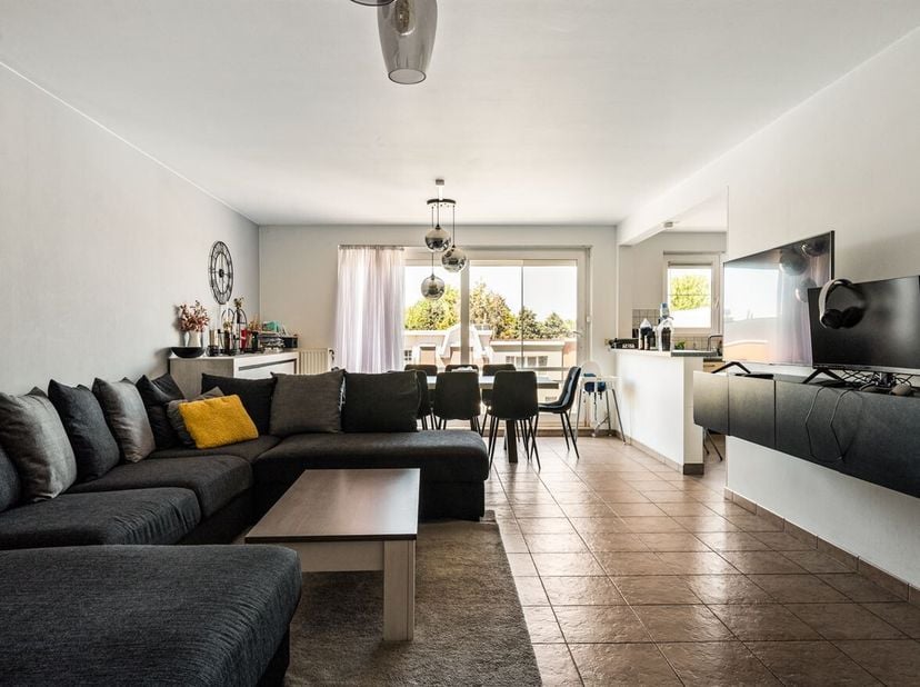 Dit appartement bevindt zich op de tweede verdieping in een verzorgd gebouw en biedt een bewoonbare oppervlakte van maar liefst 103 m². <br />
De inko