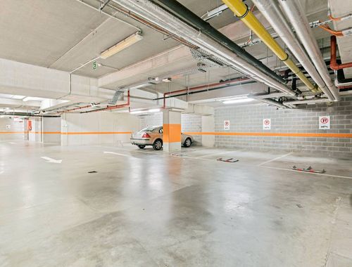                                         Garage te koop in Brussel, € 30.000
