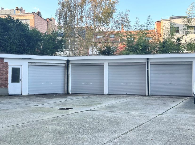 Garage te huur in Square des Latins 49,
                    1050 Elsene