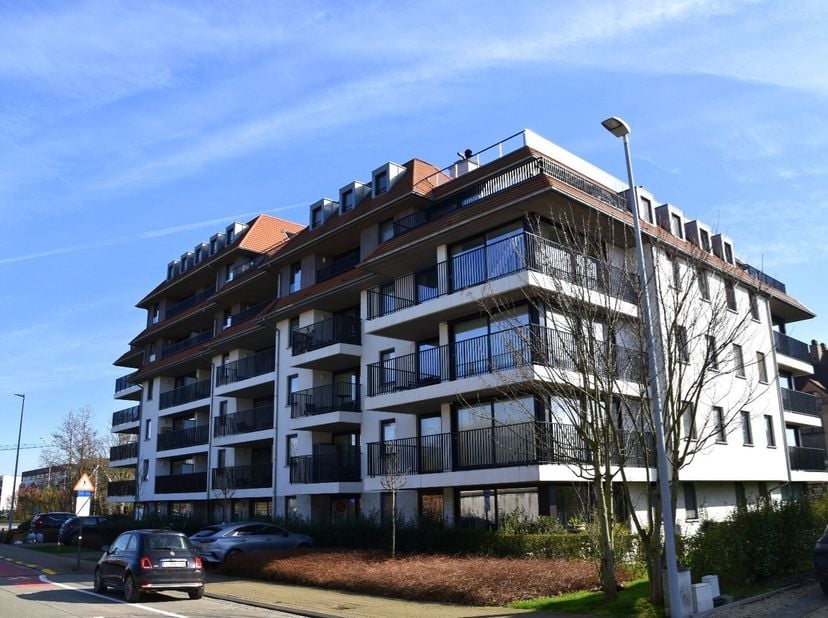 Op zoek naar een plekje om helemaal tot rust te komen?<br />
Deze eigendom geniet een topafwerking en ligt aan de oevers van een bruisende Stad.<br />
