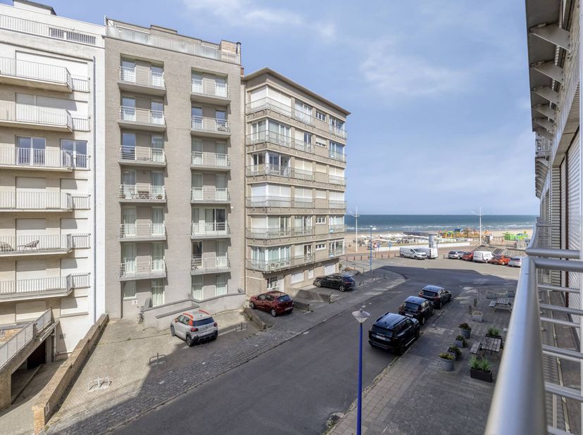 Appartement te koop in Goudenboomstraat 3 bus 202,
                    8670 Koksijde