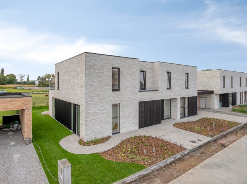Huis te koop in Bareelweg 15,
                    8710 Wielsbeke