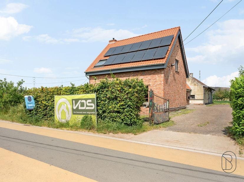 Te koop: ruime woning met 4 slaapkamers, dubbele garage en bijgebouw op 2.279 m²<br />
<br />
In Sint-Kruis-Winkel bevindt zich deze ruime gezinswonin