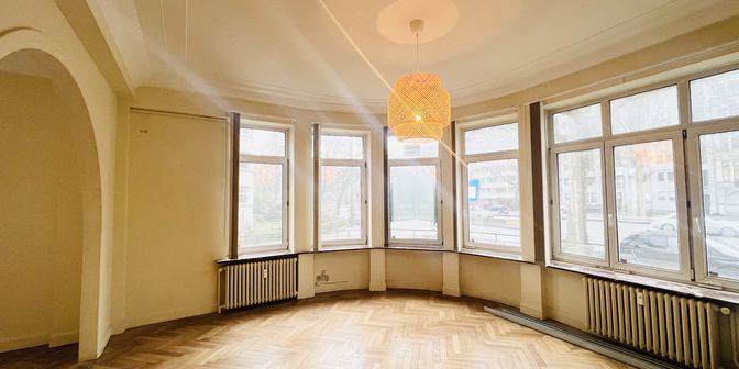 Bien professionnel à louer à Boulevard Brand Whitlock 152, 1200 Woluwe-Saint-Lambert