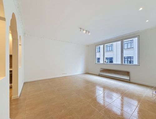                                         Appartement à louer à Ixelles, € 1.350
