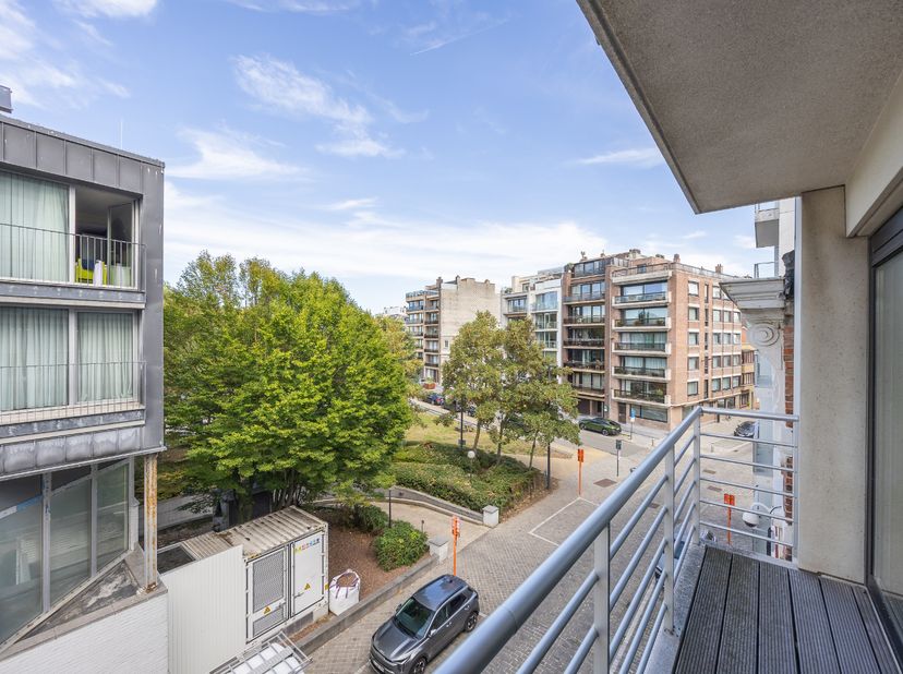 <br />
	Deze woning is gelegen op de derde verdieping van een residentie in de Wellingtonstraat, op een uitstekende locatie vlak bij het centrum van O