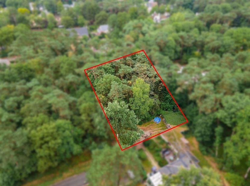 Droomt u van wonen in alle rust, omringd door groen en toch dicht bij alle voorzieningen? Ontdek deze prachtige villagrond in de Bosdreef te Pulle, ee
