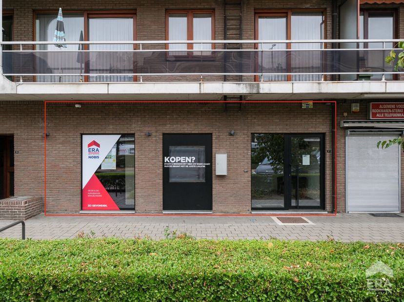 Te koop: Stijlvol gesloten kantoor in Hasselt, gelegen aan de Hazelarenlaan, op een strategische locatie nabij belangrijke invalswegen en het centrum.