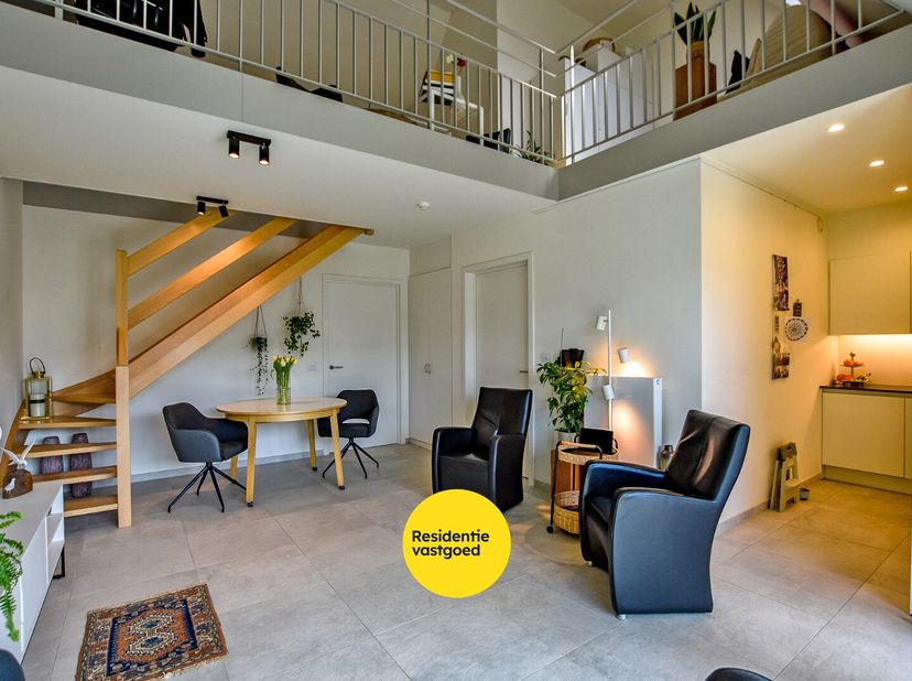 Pal in het centrum van Nieuwpoort-stad vindt u dit luxueus appartement (89m² + 5m² terras) met 2 slaapkamers. Dit prachtige complex is gelegen op de s