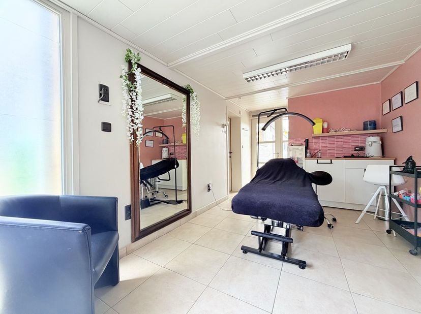 Bedrijfsvastgoed te koop in 'S Gravendriesschelaan 22,
                    8480 Eernegem