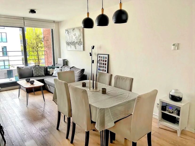 Bien présenté par Alexandra Dewitte Tel : 0473/84.61.61 ou alexandra.dewitte@victoire.be<br />
Victoire Junot vous propose sur Schaerbeek, quartier Me