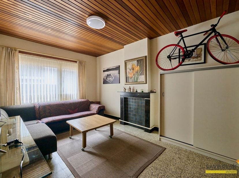 Intéressante maison de démarrage avec jardin dans le centre ville !<br />
Cette charmante propriété est soigneusement entretenue et offre de nombreus