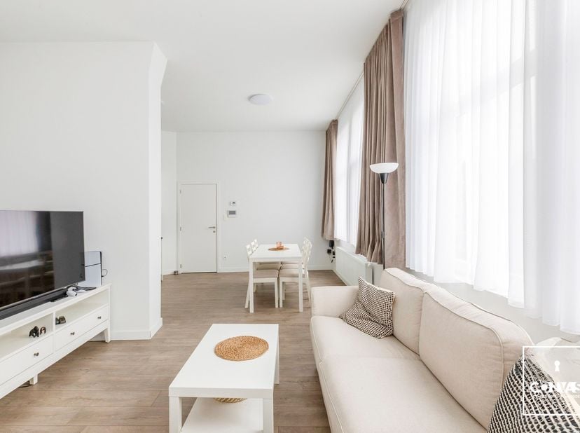Bent u opzoek naar een opbrengsteigendom&amp;nbsp;in Gent? Dan is dit pand, onderverdeeld in&amp;nbsp;een handelspand en 2 appartementen mogelijk iets voor u.