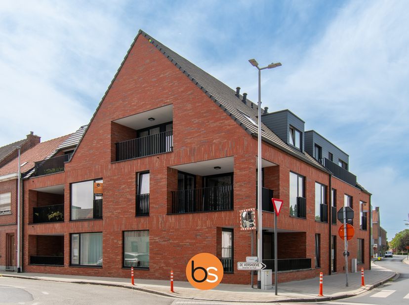 Op wandelafstand van het centrum van Sint-Eloois-Winkel ligt de kleinschalige nieuwbouwresidentie Albert.&amp;nbsp;<br />
Het appartement situeert zich op