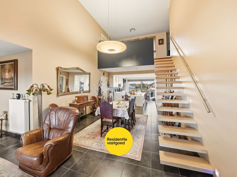 Appartement te koop met levenslange huur - totale huurinkomst: 1.000 euro per maand.<br />
In het centrum van Oudenburg bevindt zich dit uitzonderlijk