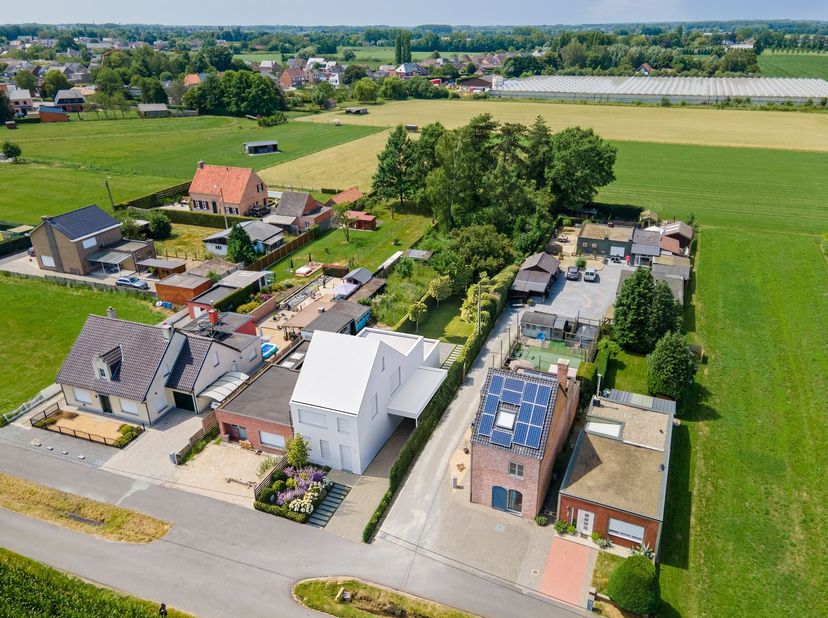 Op een uitstekende locatie in Berlaar bevindt zich deze bouwgrond voor een halfopen bebouwing. Dankzij de centrale ligging bevinden scholen, winkels e